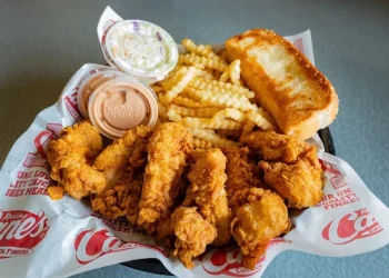 เปิดกลยุทธ์ธุรกิจ เมนูเดียว ของ Raising Cane's ทำรายได้ปีละ 182,000 ล้านบาท