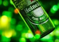 Heineken ทำไมกำไรโตทะลุเป้า แต่ต้องสั่งปลดพนักงาน 6000 คน?